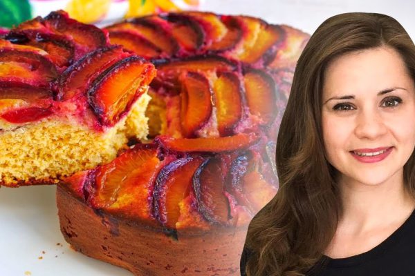 Медовый пирог со сливами по рецепту Ольги Матвей