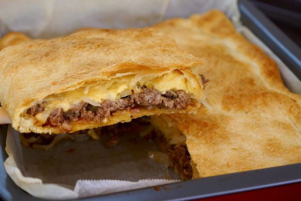 Супруг с улыбкой размера XXL, когда в доме пахнет пиццей-пирогом