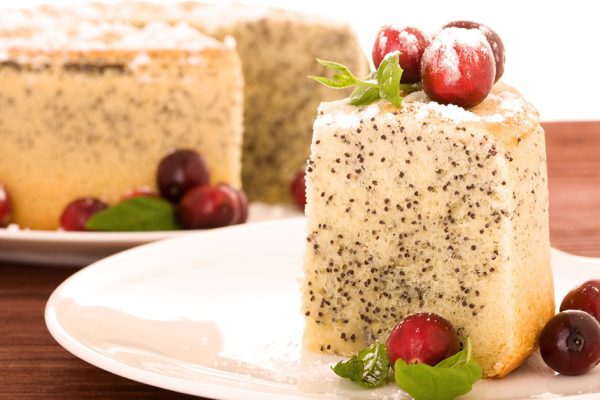 Как приготовить сочный маковый пирог