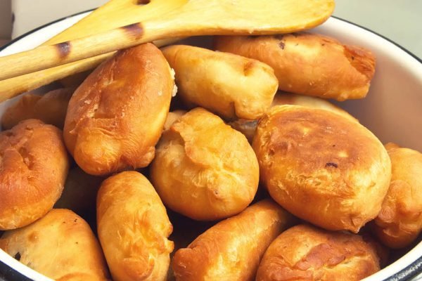 Внук мчится в гости, уже замешиваю тесто, чтобы приготовить его любимые пирожки с горохом