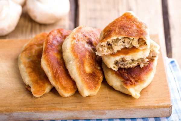 Способ приготовления жареных пирожков с рисом