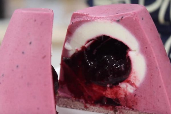 Муссовые пирожные со смородиновой начинкой