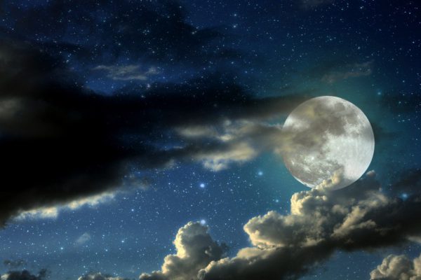 Начал делать практику благодарности каждый месяц, деньги тотчас полились рекой