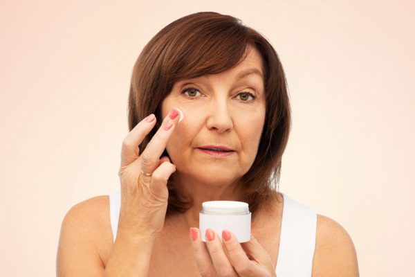 Что нанести на лицо после сорока, чтобы выглядеть невинной девой