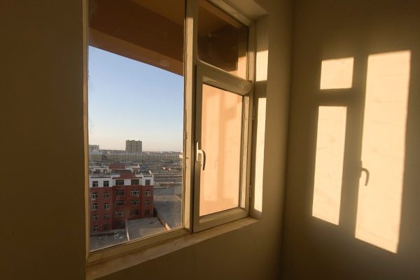 Заказали на кухню пластиковый стеклопакет с форточкой, стоит своих денег, рассказываю впечатления