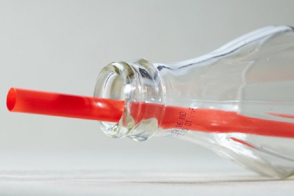 Вот почему каждый уважающий себя человек никогда не станет пользоваться пластиковыми соломинками.