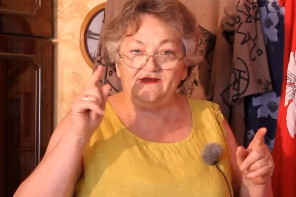 Что нужно выбросить из шкафа, если тебе за 50: добрые советы Ольги Папсуевой