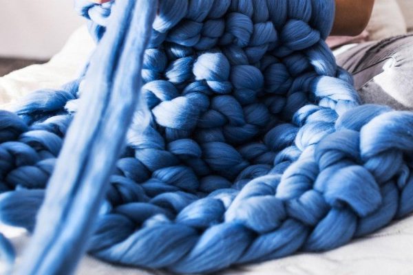 Нужен ли в доме плед из толстой пряжи