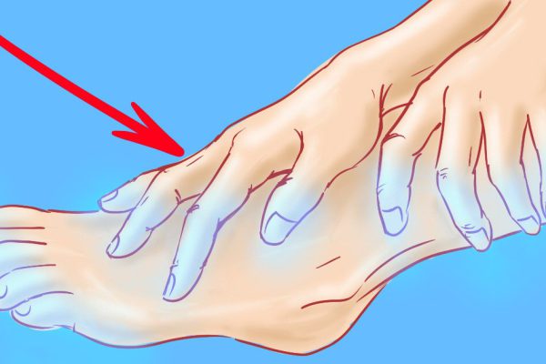 Мамина подруга думала, что ноги отекают от неудобной обуви… Но врач развеял все мифы!