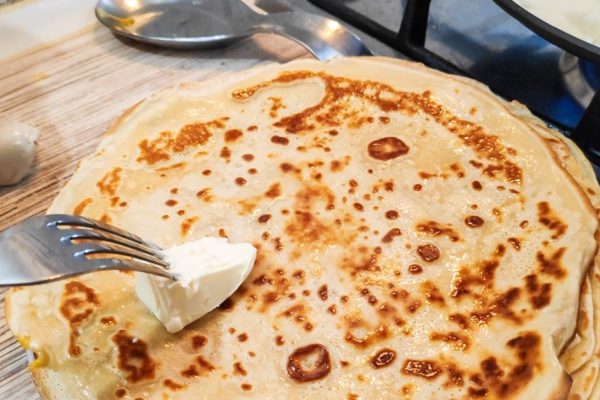 Отключилась вечером от усталости и забыла спрятать блины, они высохли, позвонила свекрови с мольбой о помощи