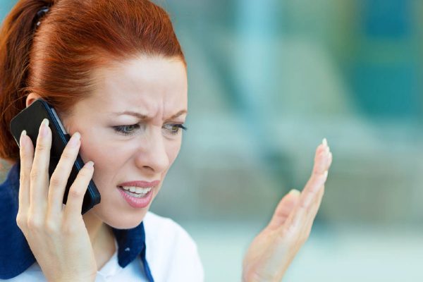 Свекровь нагрянула в гости без предупреждения, а через 5 минут ушла, хлопнув дверью, я даже не поняла, чем снова ей не угодила