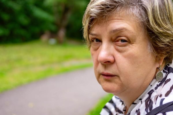 Уже много лет я живу в Германии и не хочу возвращаться домой, но меня тревожит состояние матери, не знаю, что делать