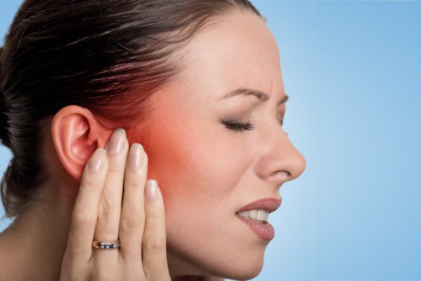 Почему краснеют уши