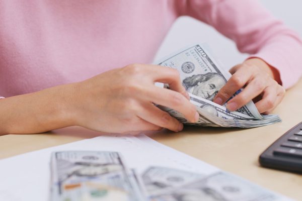 Моя подруга Ольга никогда не работала, только фанатично экономила деньги, но вот недавно я узнала неожиданную новость