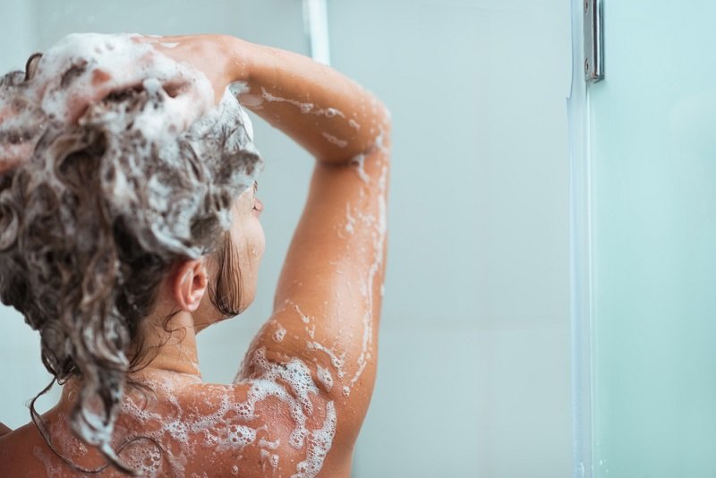Ako naučiť umyť si vlasy menej často