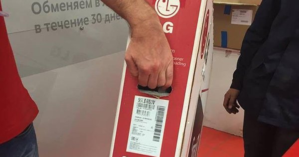 Вот почему нужно проверять коробку с купленной техникой прямо в магазине. Важный урок!