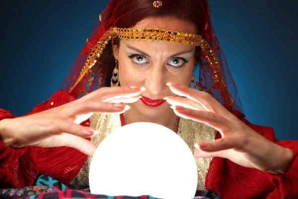 Сестра такие подарки сразу тащила на помойку, зато в семье никто не болел