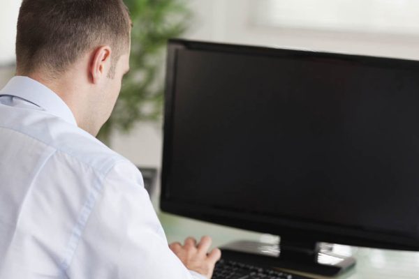 Зашла к свекрови в гости и заметила новый дорогой компьютер, сразу заподозрила неладное