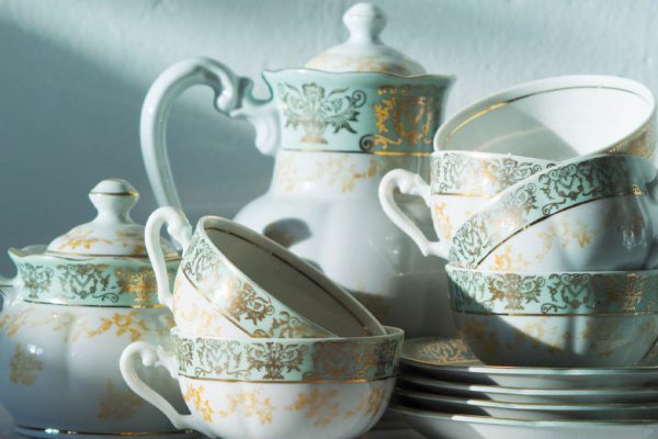 Почему свекровь жалеет, что подарила невестке свой шикарный столовый набор