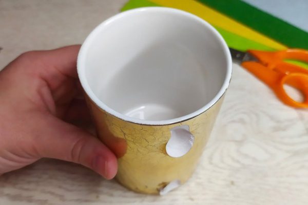 Бабушка наказывала выбрасывать битую и щербатую посуду, но я поступаю по-своему