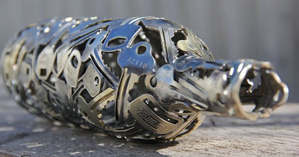 Работы этого художника вдохновляют. Потрясающие вещи, сделанные из старых ключей и монет!