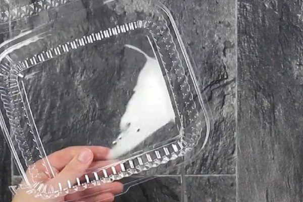 Почему пластиковые упаковки стоит помещать в духовку, а не выбрасывать