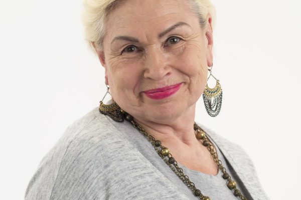 Надо ли красить глаза, когда зрение уже подводит