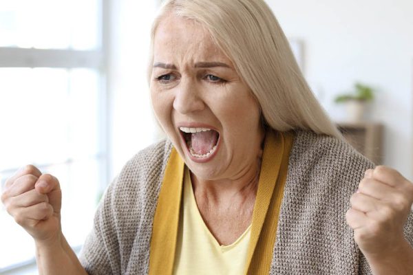 Мама учила, что заслужить любовь свекрови можно, если во всём с ней соглашаться