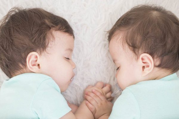 На улице ко мне подошел какой-то мужчина и начал говорить так, будто мы давно знакомы, тогда я узнал, что мама скрывала от меня