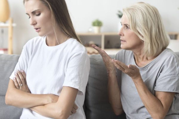 Метод искоренить обиду свекрови, которая жалуется, что к ней никто не ездит помогать