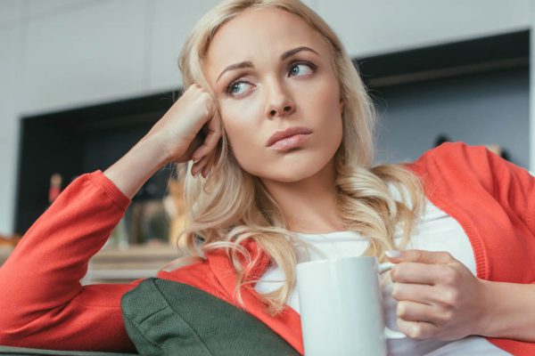 Из-за внезапных новостей я решила вернуться из командировки на день раньше, мужу ничего не сказала, но это была ошибка