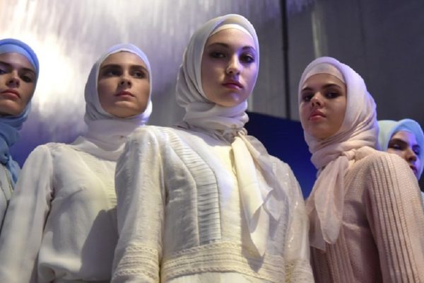 Показ новой коллекции Айшат Кадыровой — самое яркое событие Недели моды в Москве. Смотрю и любуюсь!