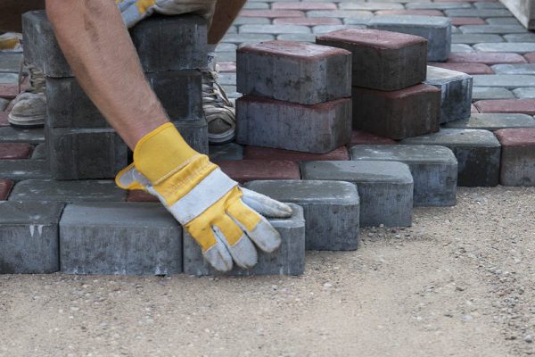 Все уверены, что нет ничего лучше тротуарной плитки, но есть варианты красивее и дешевле