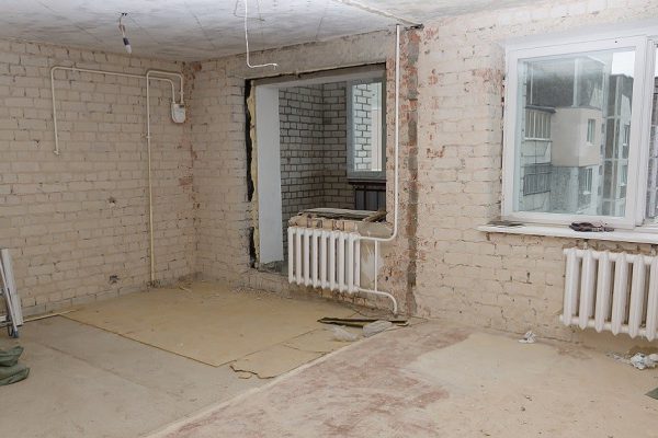 Дизайнер убедил постелить модный кварц-винил, вернулась расцеловать его в обе щеки, а ведь мечтала раньше о паркете