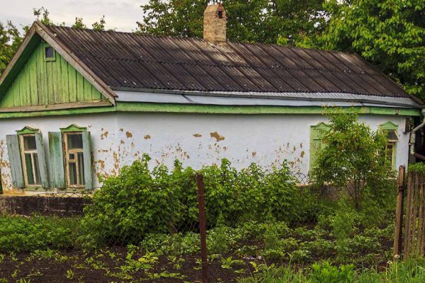 Куда в первую очередь нужно заглянуть, покупая старый дом