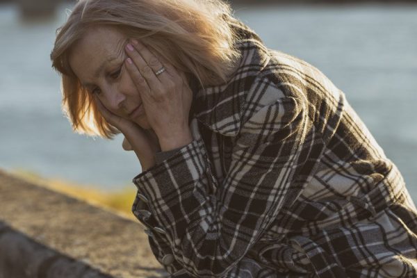 На последние деньги купила теплое пальто, решила похвастаться обновкой дочке, а она только разозлилась