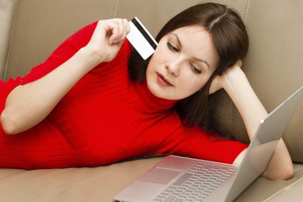 Почему женщины после пятидесяти не жалуют покупки в Интернете