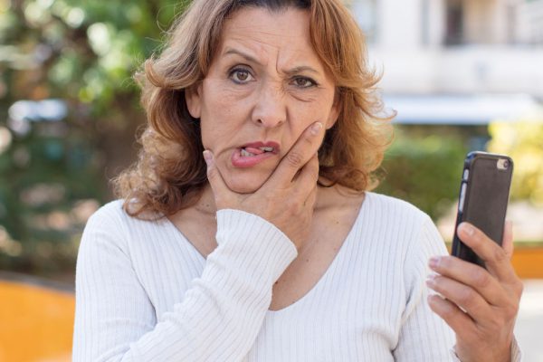 Когда мужа не стало, я решила продать нашу квартиру и купить себе что-то поменьше, жена пасынка объявилась без промедления