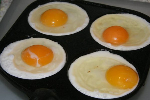 Что будет, если жарить яичницу на сливочном масле?