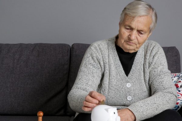 Мама в павловопосадском платке принесла 3000 долларов, мужа недавно уволили, но я засомневалась, брать ли ее деньги