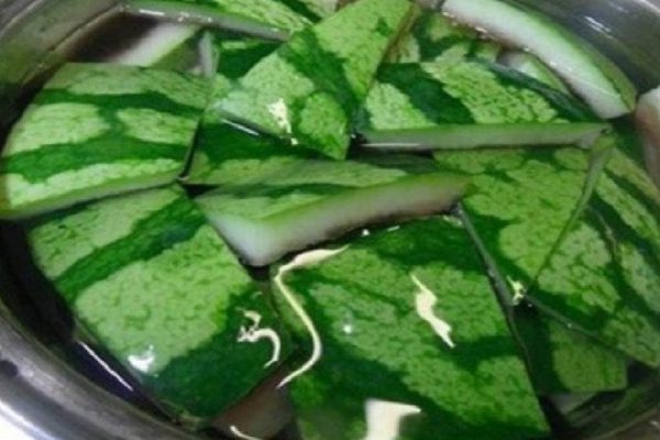 Даже не подозревала, что арбузная корка способна улучшить здоровье!