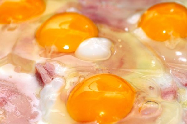 Чтобы вес держался в пределах 70 кг, каждое утро нужно обмакивать хлеб в образовавшийся при жарке жир