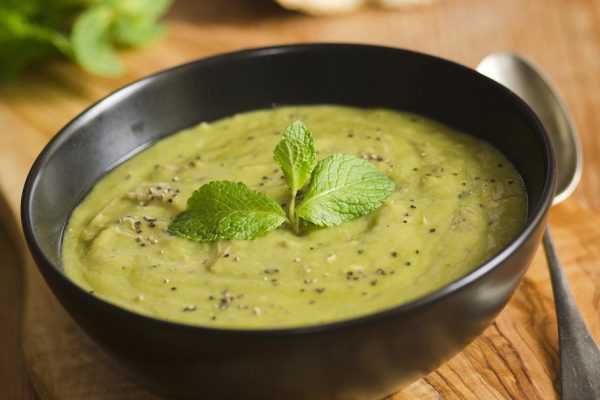 Почему стоит чаще есть супы