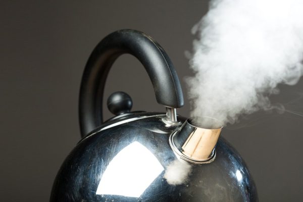 Чем полезна горячая кипяченая вода