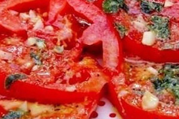 Всего полчаса, и освежающая закуска к столу готова! Супервкусные помидоры по-итальянски.