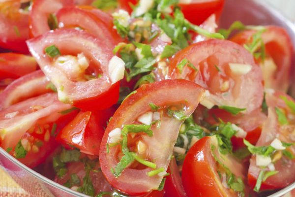 Не трачу время на нарезку овощных салатов, готовлю подлинное объедение из помидоров