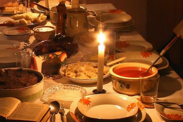 Советуемся со священником: порядок и правила проведения поминальной трапезы после похорон. А если умерший иноверец или самоубийца…