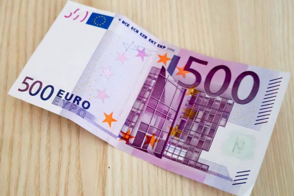 Мама позвонила и попросила 500 евро к праздникам, я сразу же выслал, хотя до сих пор не могу забыть, как родители меня обидели