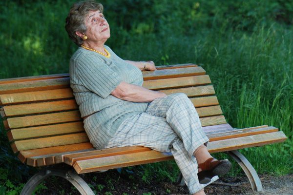 Старушка грозилась добраться до дома престарелых на попутках, ведь ей казалось, что она мешает семье сына жить счастливо