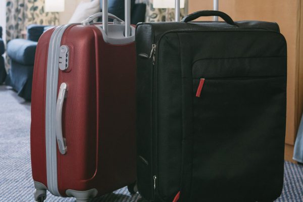 Выставила сестру с детьми за дверь и не впустила обратно, истерика сестры не вызвала сочувствия